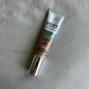 IT Cosmetics Bye Bye Foundation Oil-Free Matte Full Coverage SPF 50+ - Light